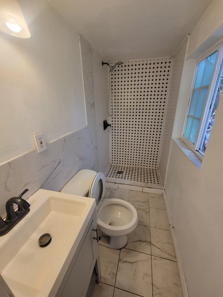 4738 W 167th St #1-2 - Photo 4 of 6