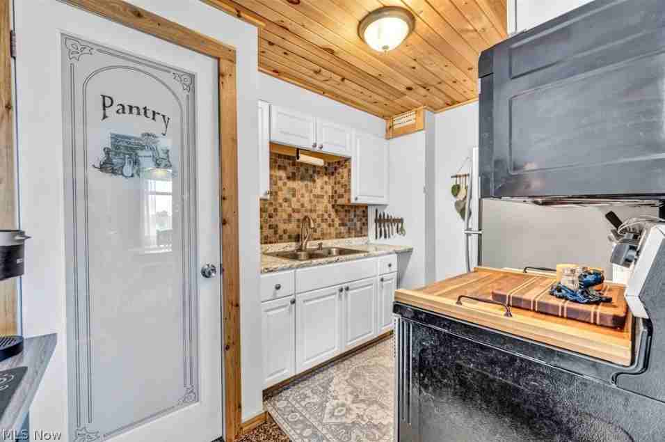 11850 Edgewater Dr #513 - Photo 7 of 25