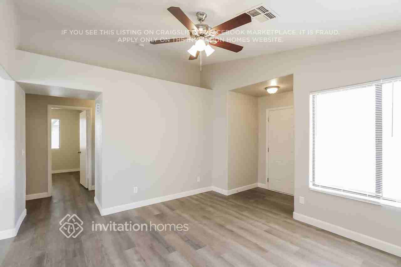 8647 W Mariposa Dr - Photo 3 of 15