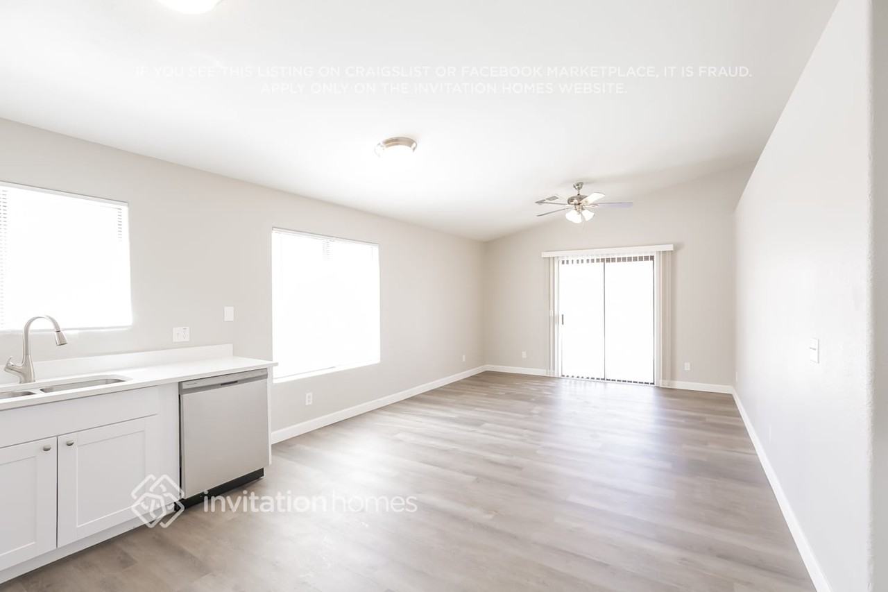 8647 W Mariposa Dr - Photo 4 of 15