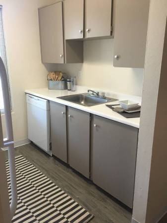 2Bedoom 1Bath --- - Photo 4 of 11