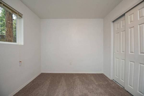 2Bedoom 1Bath --- - Photo 5 of 11