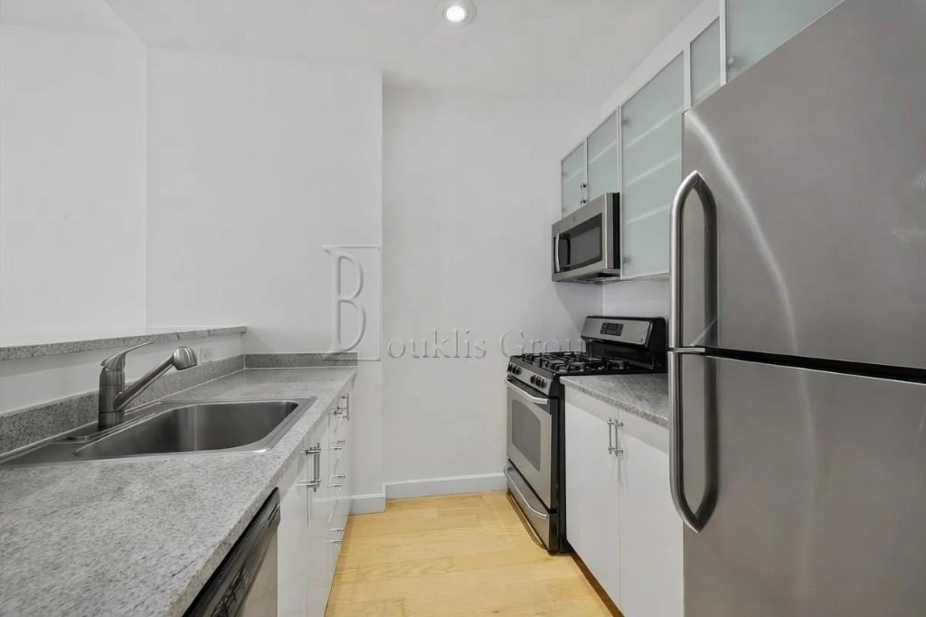 Wall St #5A - Photo 3 of 5