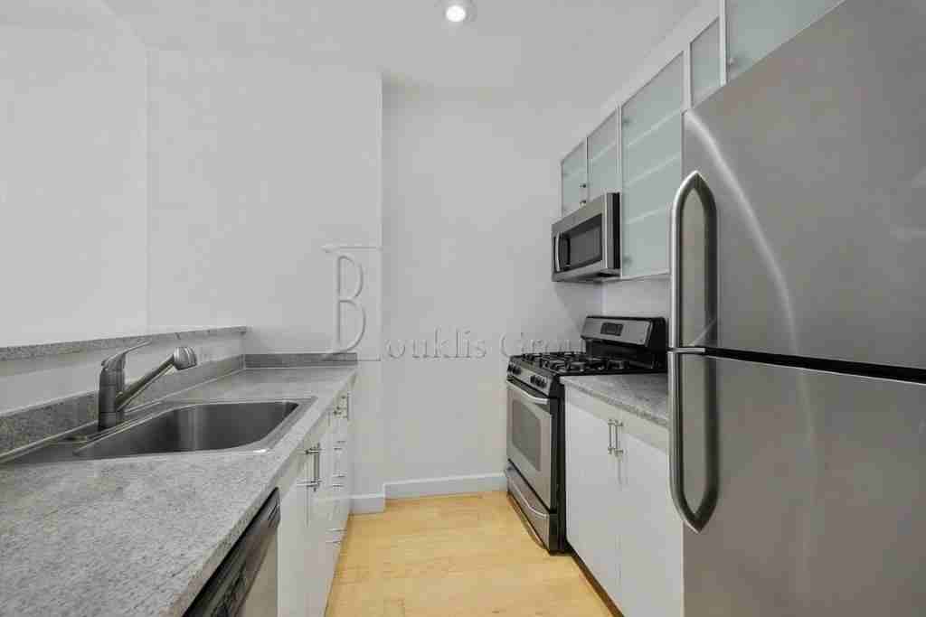 Wall St #5A - Photo 3 of 4