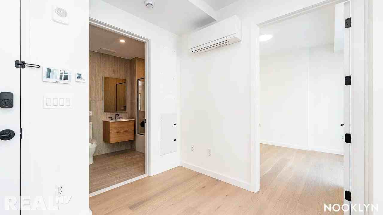 Schermerhorn St #14F - Photo 4 of 11