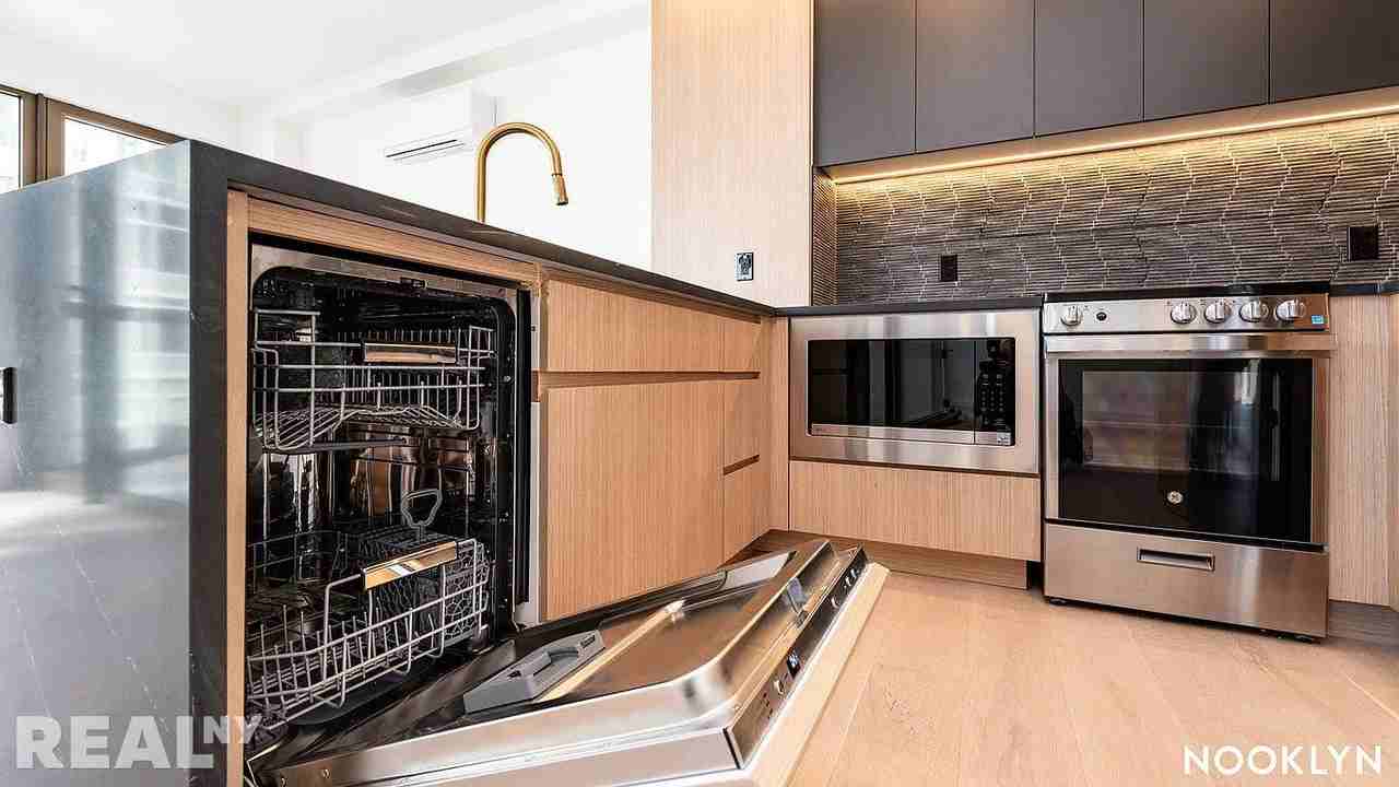 Schermerhorn St #14F - Photo 6 of 11