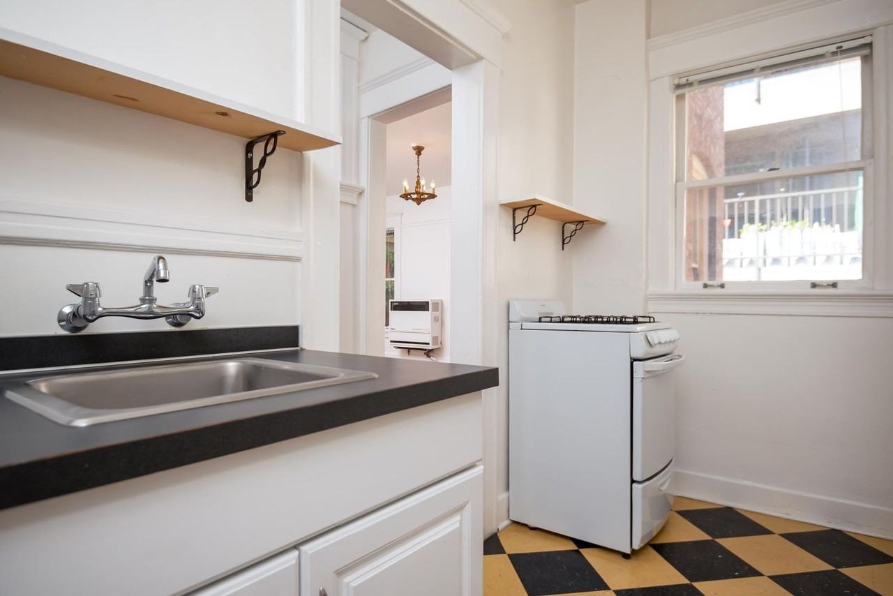 2190 W Burnside St #2 - Photo 4 of 22
