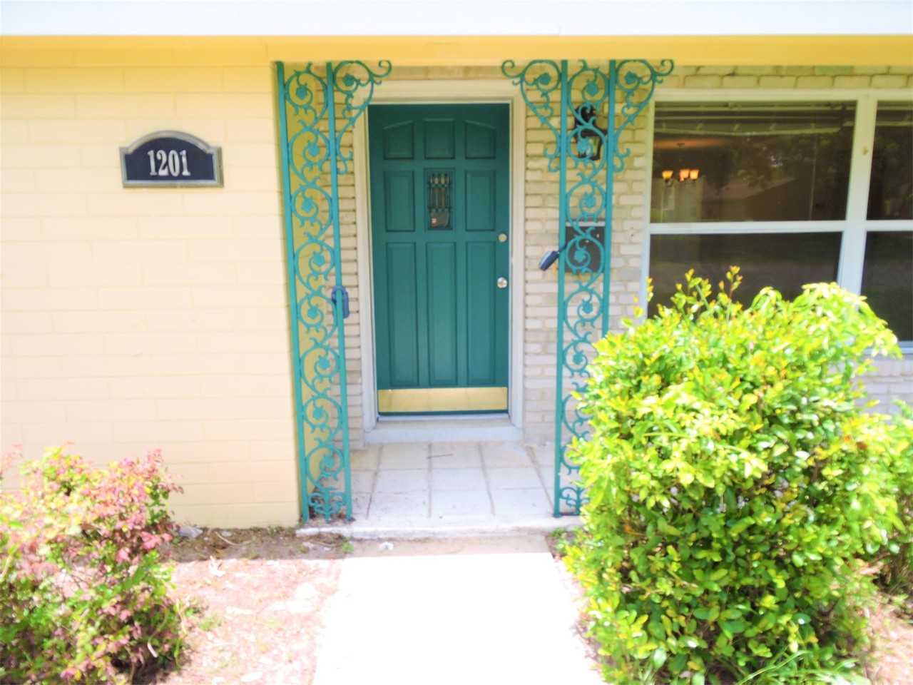 1201 Stratford Rd #1 - Photo 7 of 25