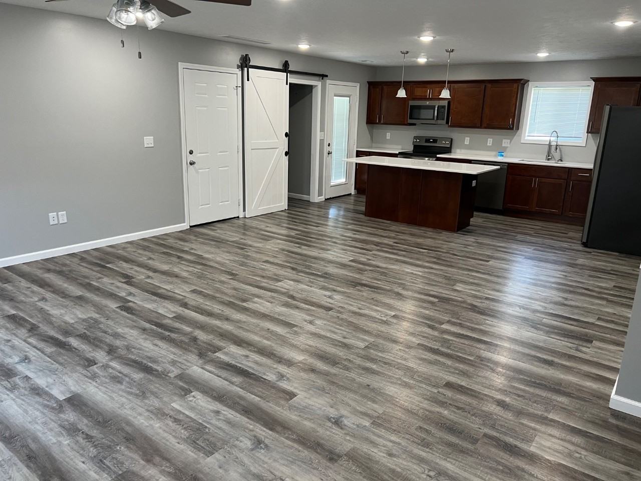 Jaxson Sub Condo's - Photo 3 of 8