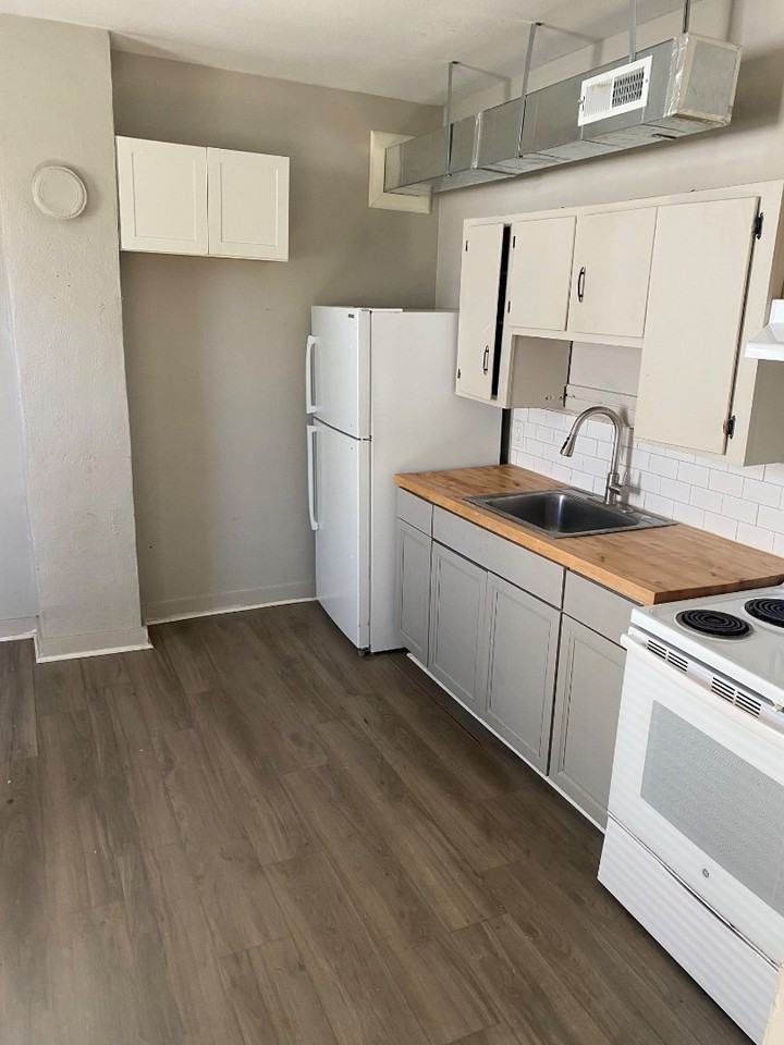 1601 Bedford Ave - Photo 3 of 11