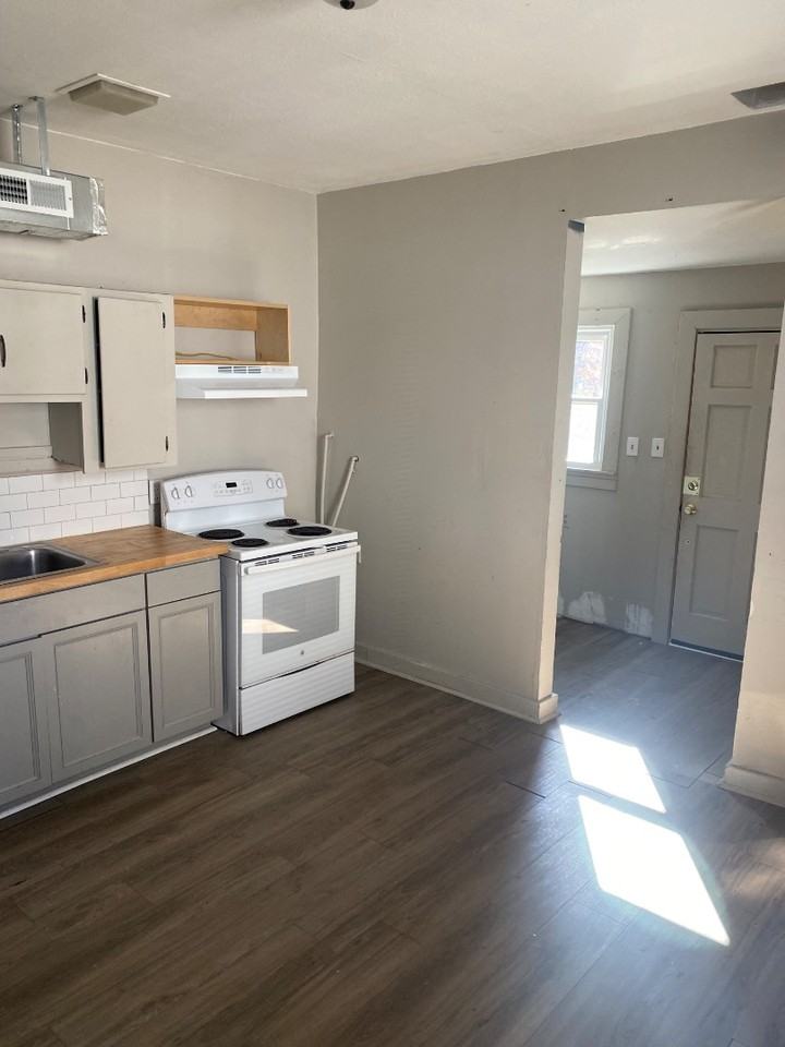 1601 Bedford Ave - Photo 4 of 11