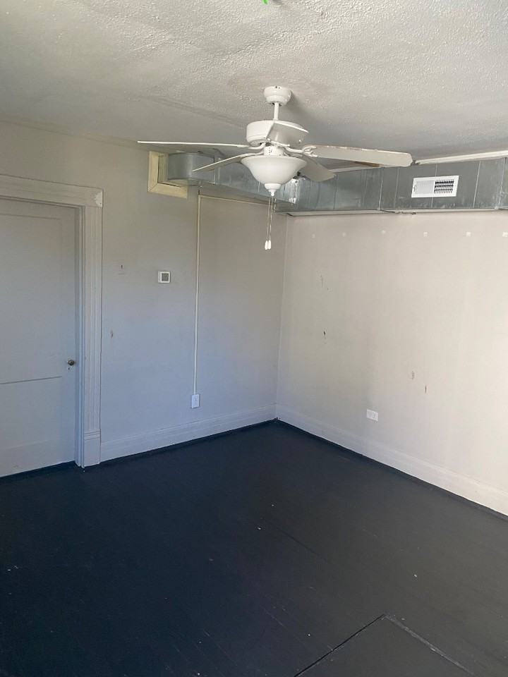 1601 Bedford Ave - Photo 5 of 11