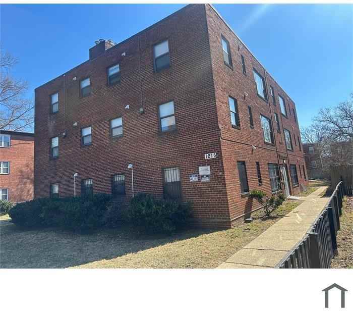 1215 Alabama Ave Se - Photo 3 of 17