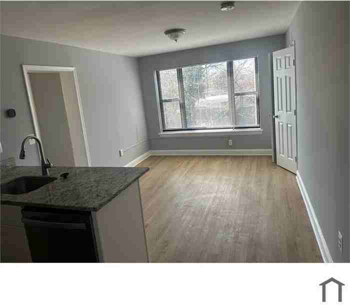 1215 Alabama Ave Se - Photo 6 of 17