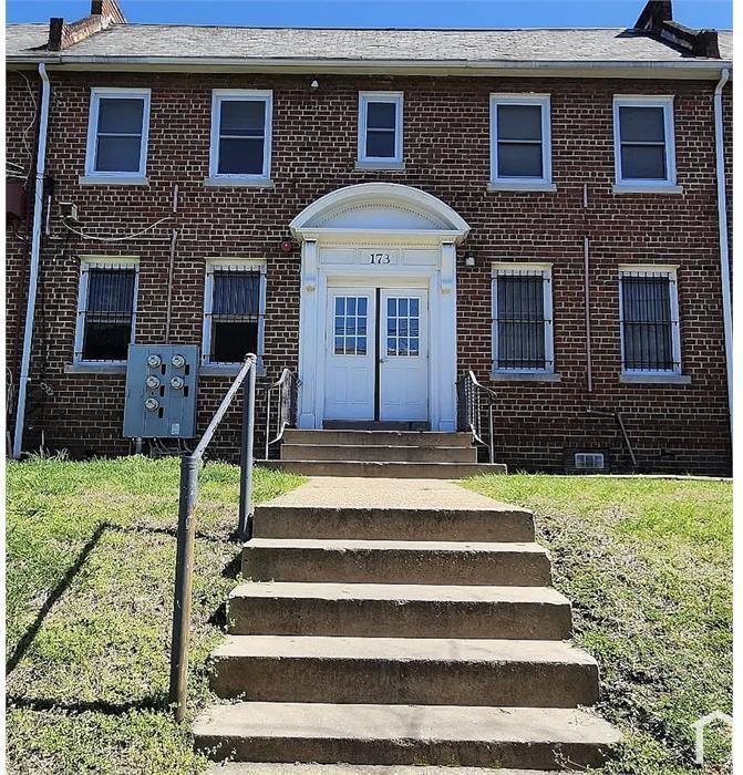 173 36th St Ne - Photo 2 of 18