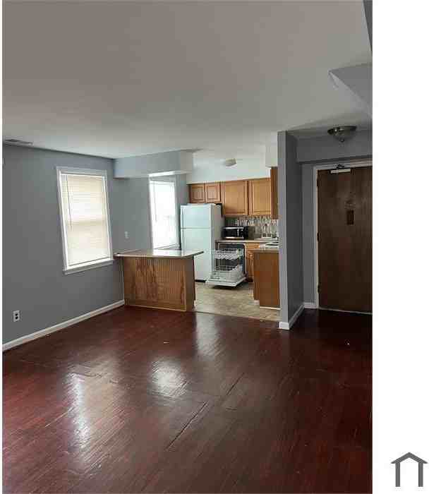 2046 Fort Davis St Se - Photo 4 of 16