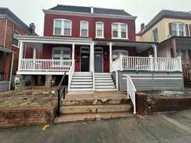 733 Gresham Pl Nw - Photo 1 of 1