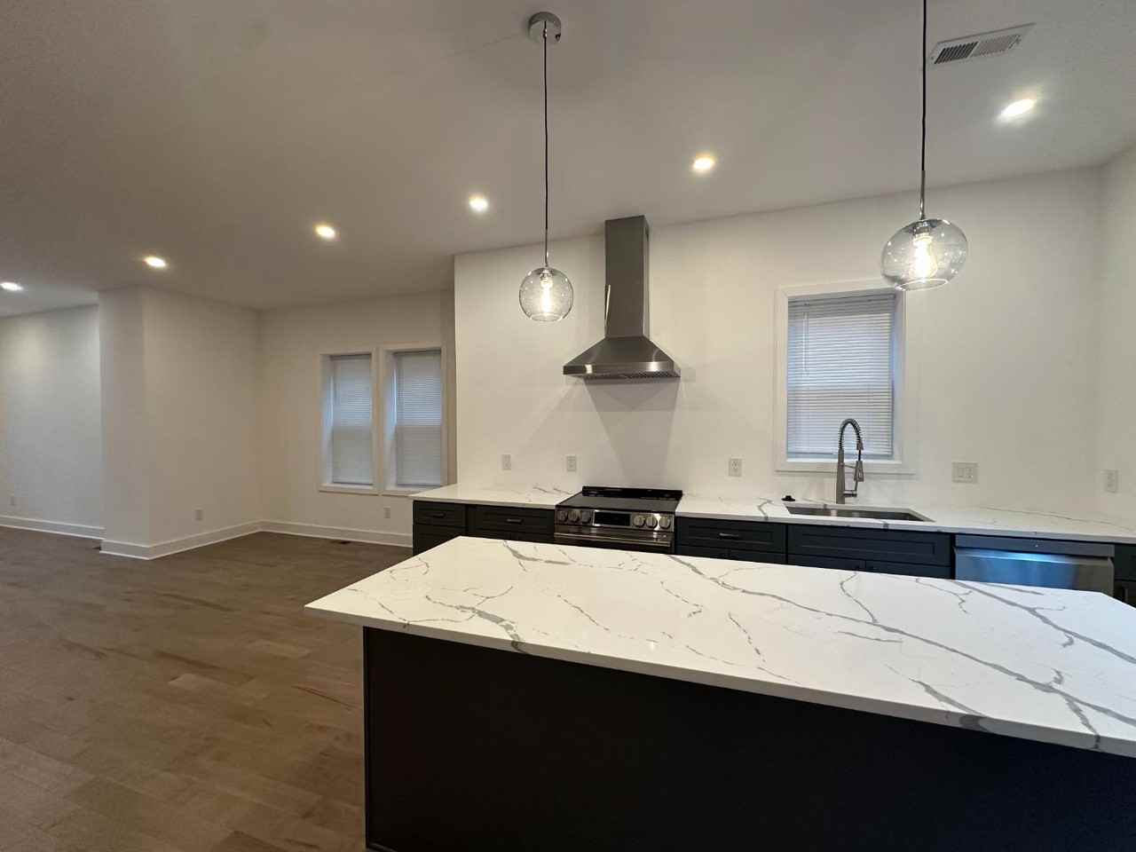 733 Gresham Pl Nw - Photo 7 of 20