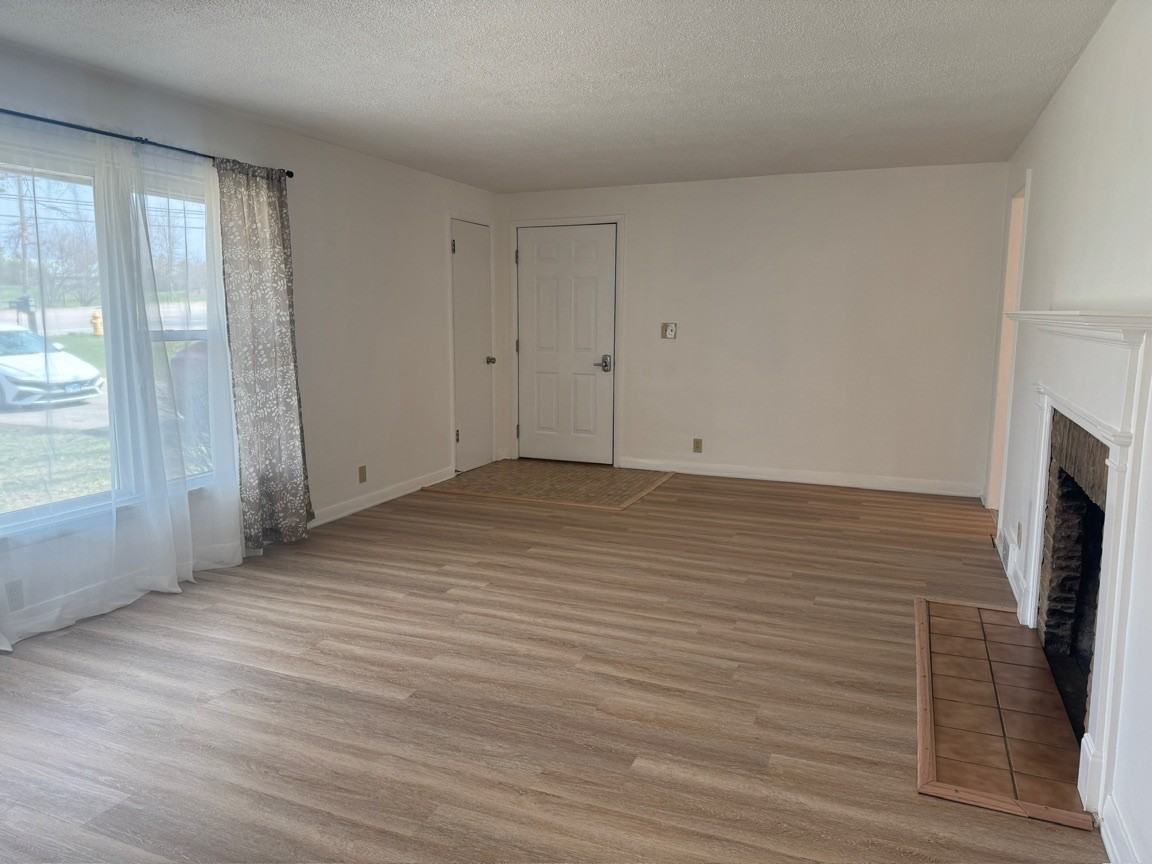 5253 Harlem Rd #1 - Photo 3 of 13