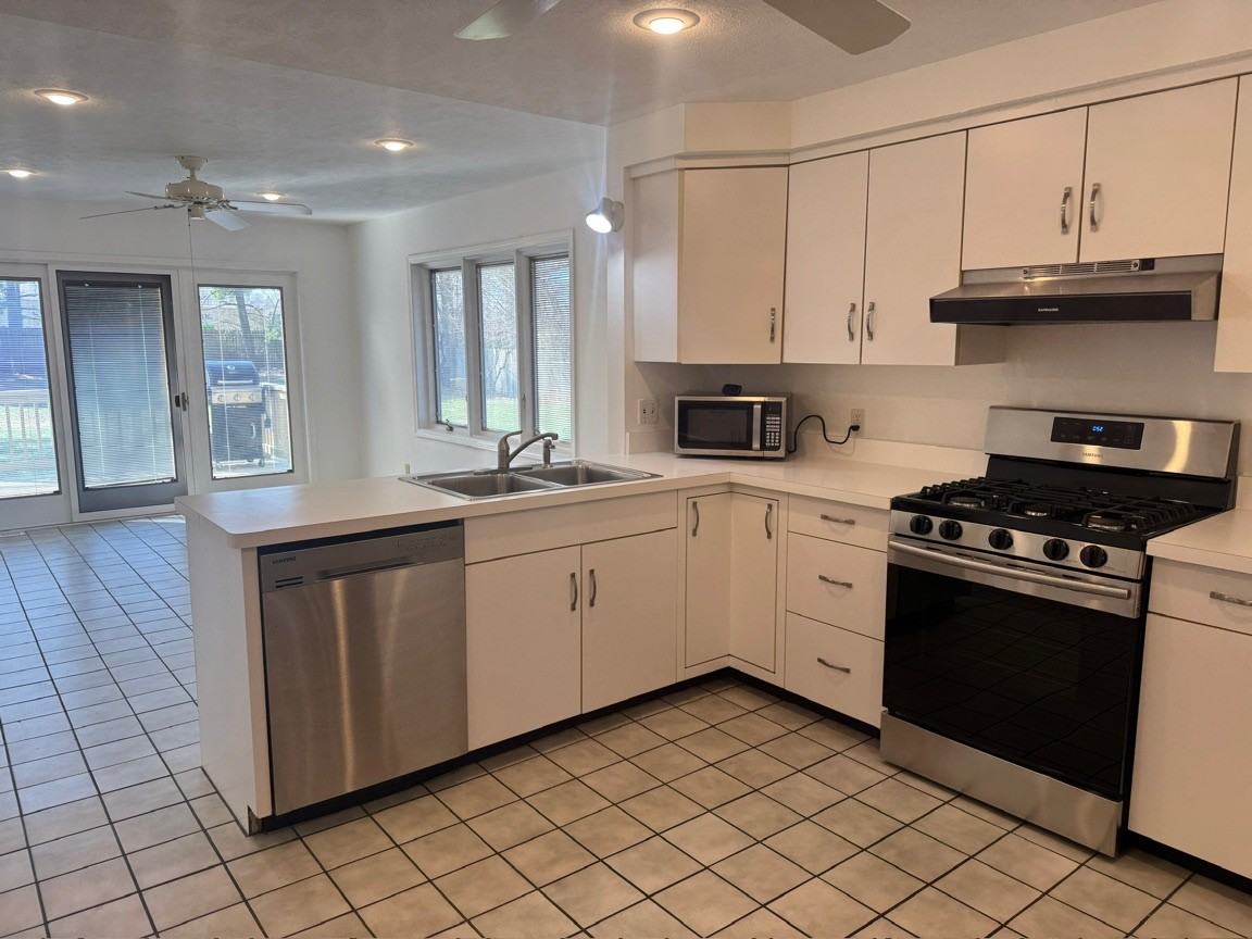 5253 Harlem Rd #1 - Photo 4 of 13