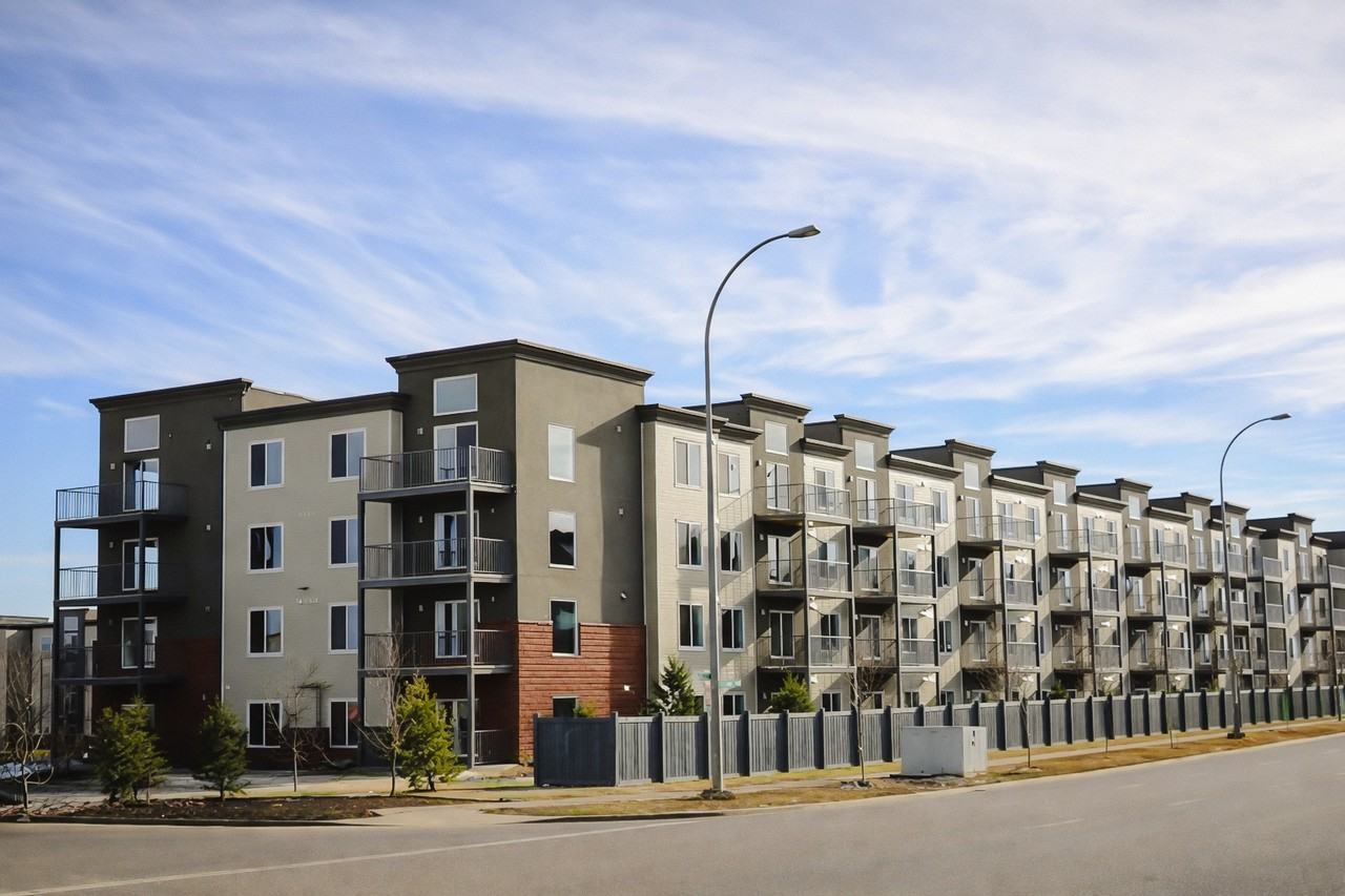 Hollick Kenyon Apartments - Photo 2 of 24