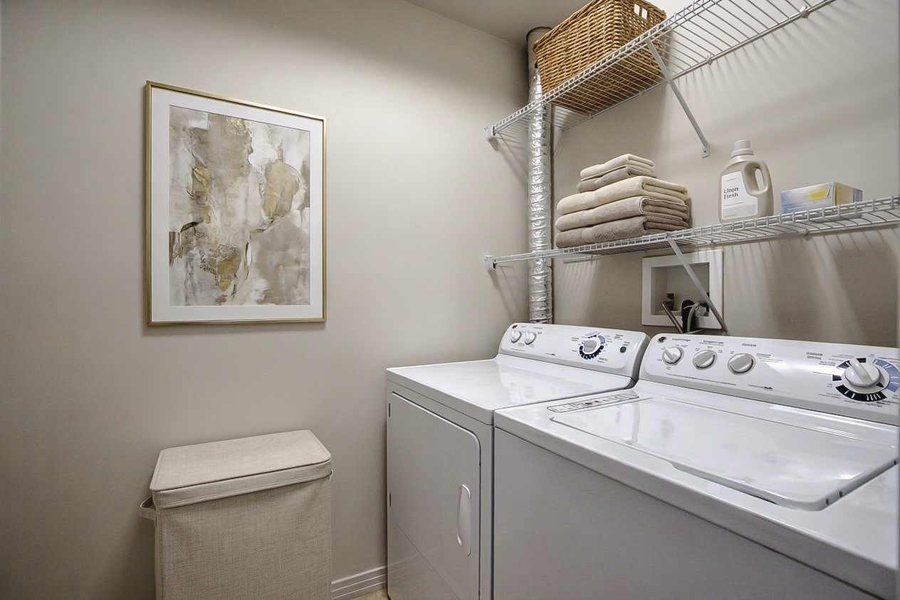 Hollick Kenyon Apartments - Photo 4 of 24