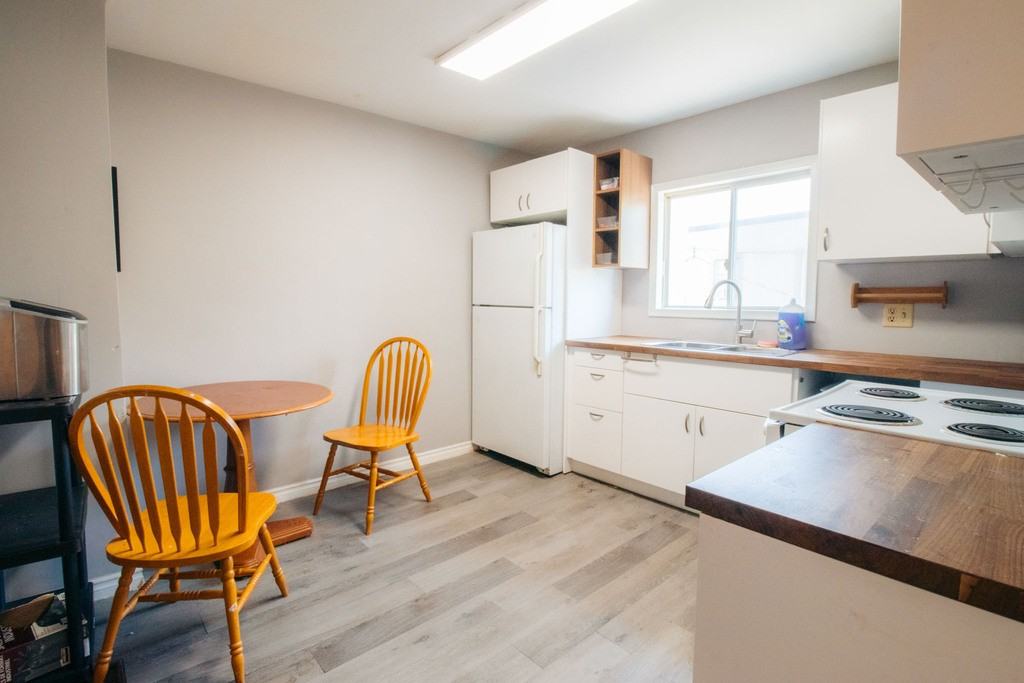 209 Queenston St - Photo 2 of 12