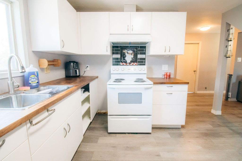 209 Queenston St - Photo 3 of 12