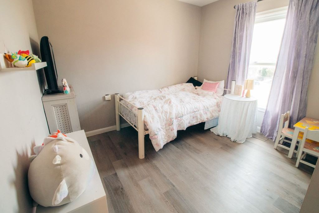 209 Queenston St - Photo 7 of 12