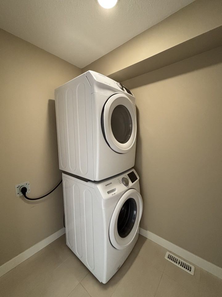 1023 173 St Sw - Photo 3 of 10