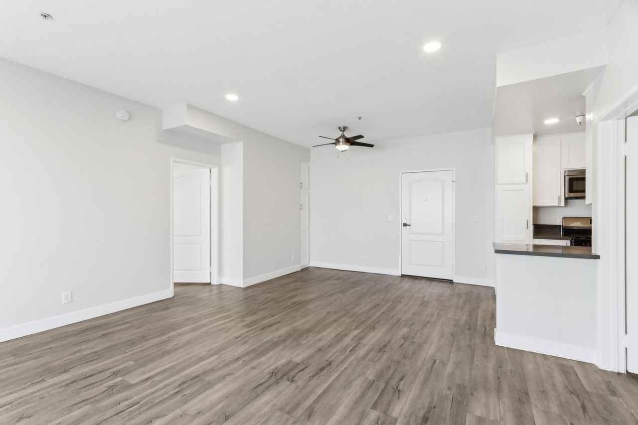 7057 Lanewood Ave - Photo 7 of 49