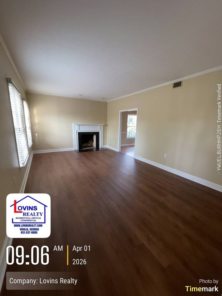 504 Ferncliff Dr #1 - Photo 3 of 10