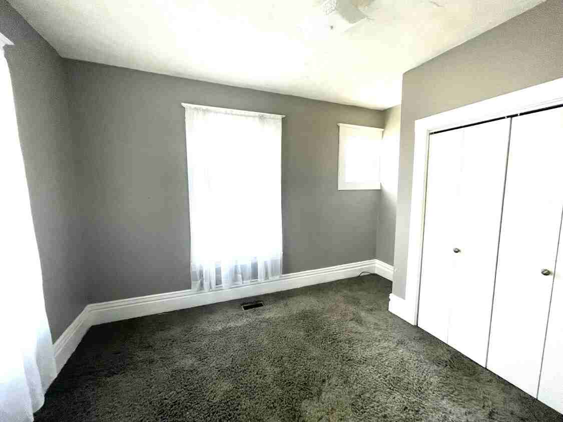 272 E 15th St #1 - Photo 3 of 9