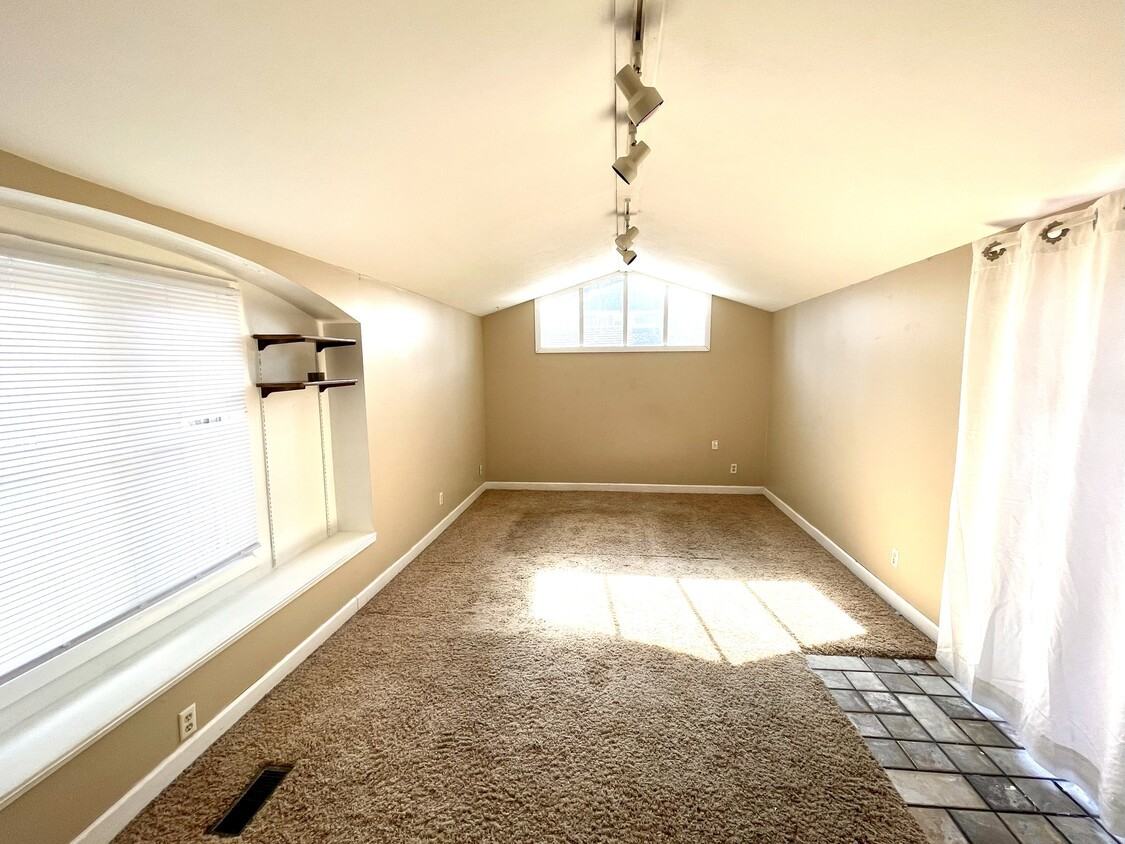 272 E 15th St #1 - Photo 6 of 9