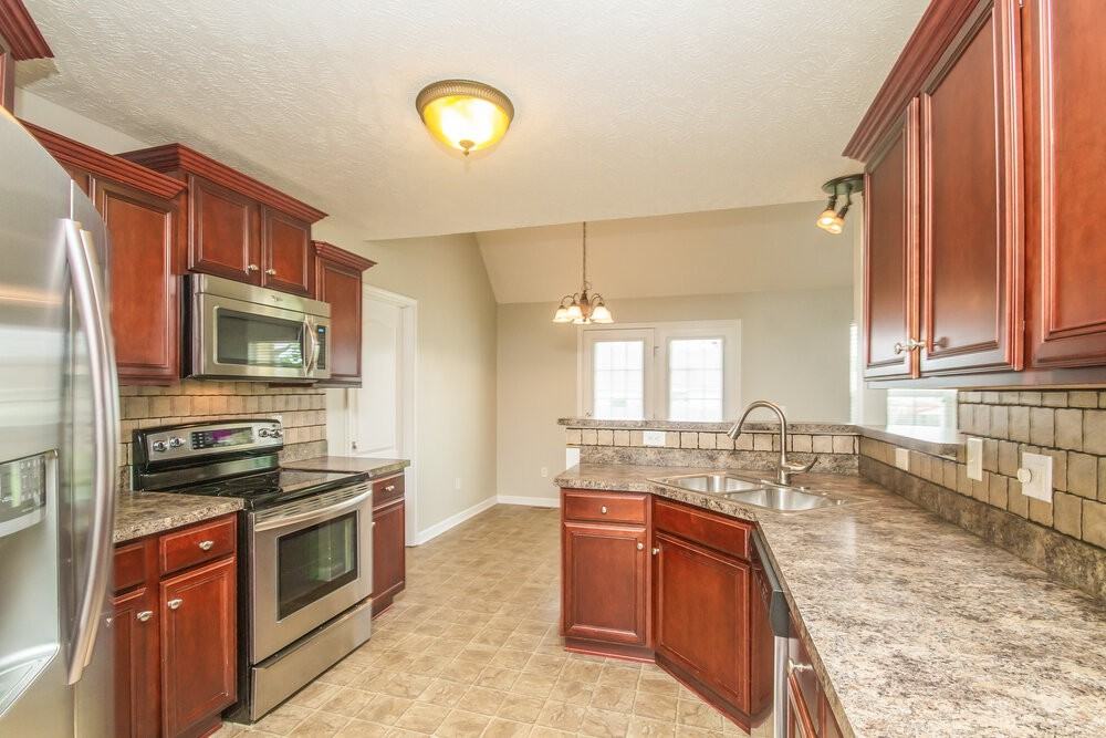 5054 Betsy Ann Ave - Photo 7 of 15