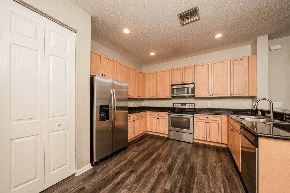 7617 Jewelwood Dr - Photo 6 of 17