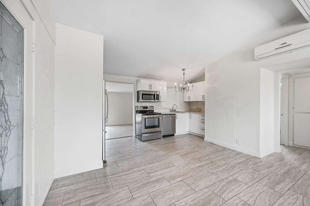 11044 East University Drive - Photo 4 of 26