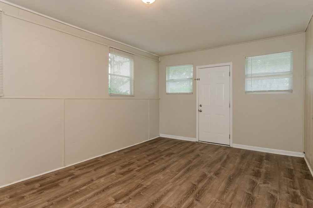 304 Citizen St - Photo 3 of 16