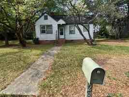 featured image of Windsor Dr #1