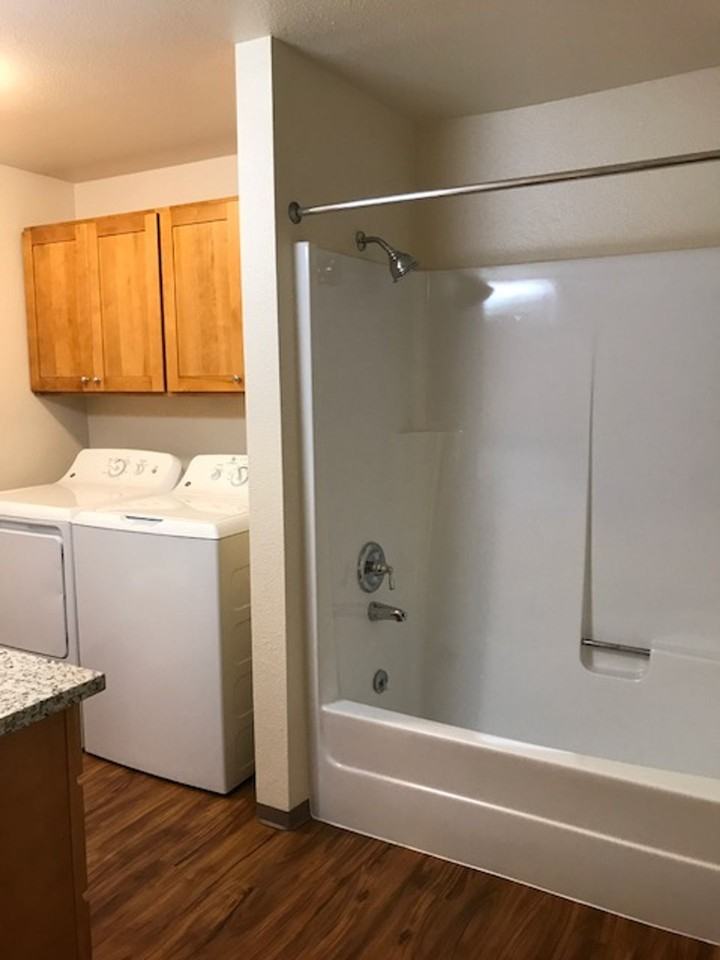 Aladdin Camelot Apartments - Photo 4 of 7