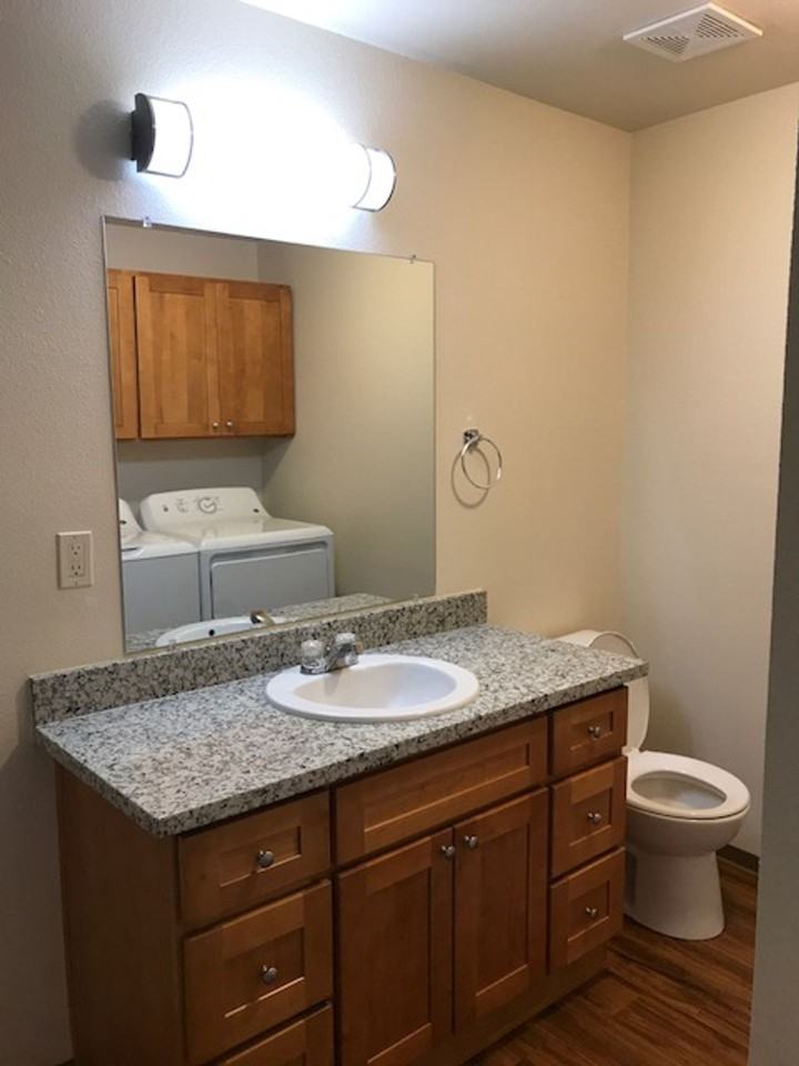 Aladdin Camelot Apartments - Photo 5 of 7