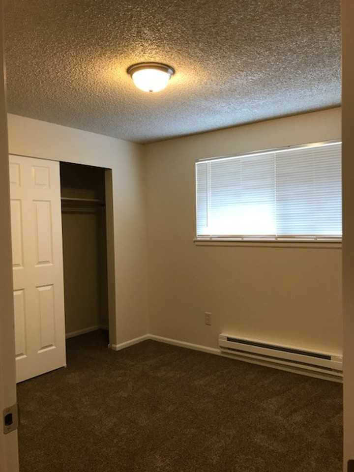 Aladdin Camelot Apartments - Photo 6 of 7