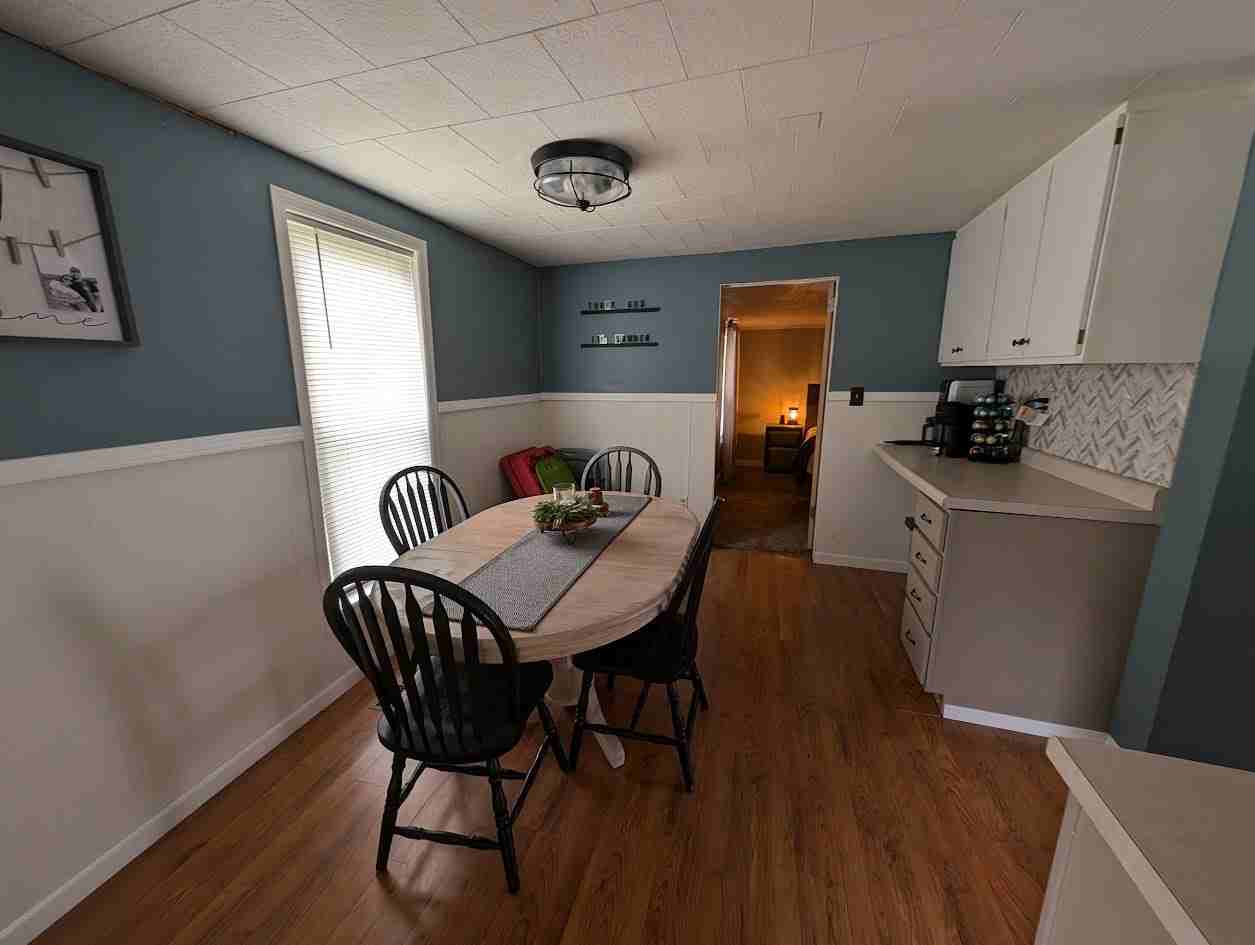 608 8th Ave Sw #1 - Photo 4 of 17