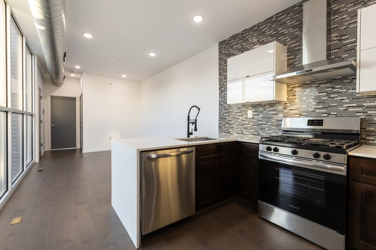 2111 N 7th St #4 - Photo 3 of 18