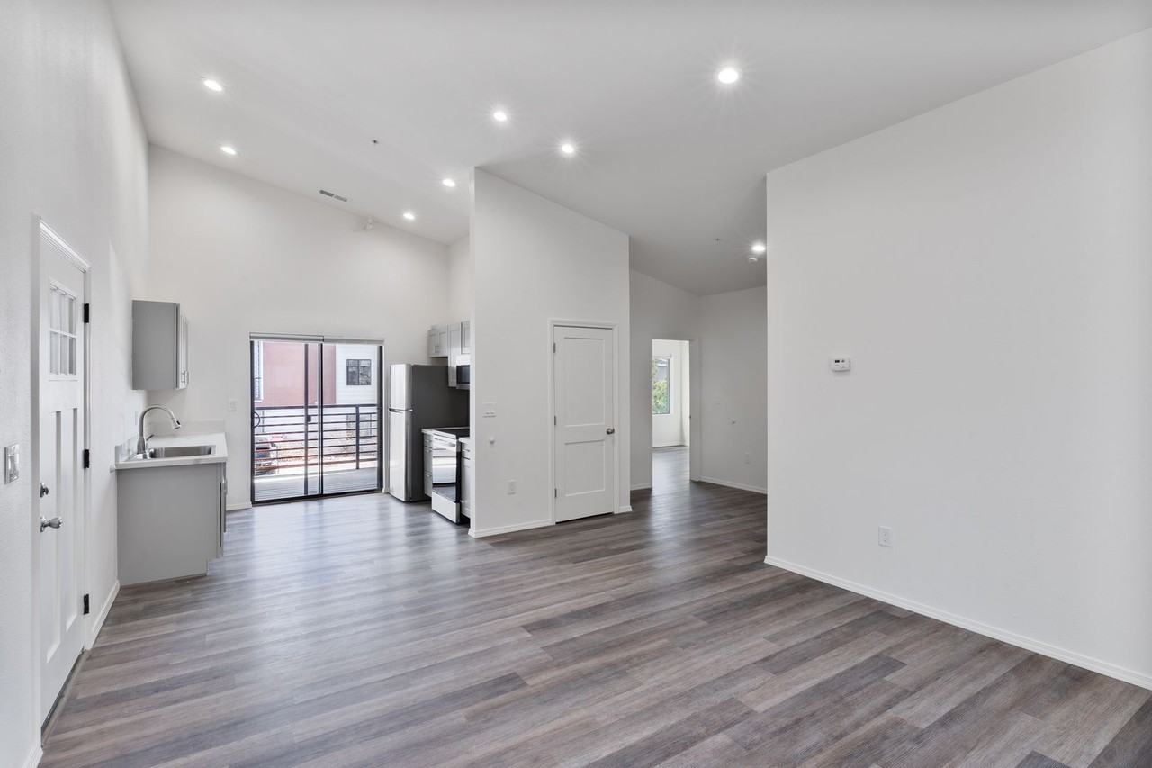 920 Shoofly St - Photo 2 of 36
