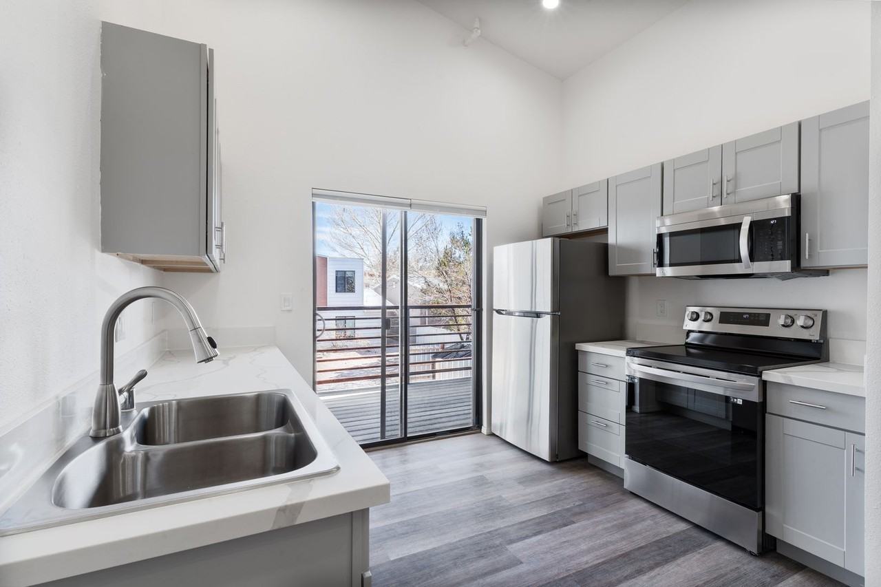 920 Shoofly St - Photo 3 of 36