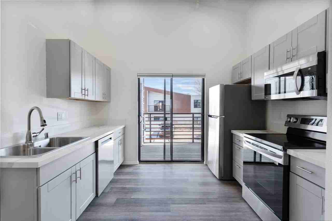 920 Shoofly St - Photo 4 of 36