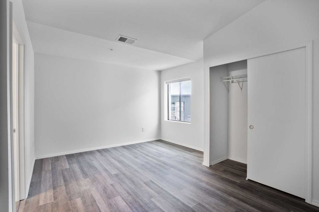 920 Shoofly St - Photo 5 of 36