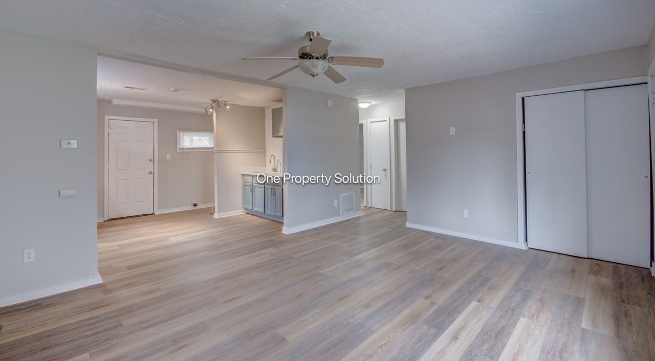 1050 Durbin St #1 - Photo 4 of 18