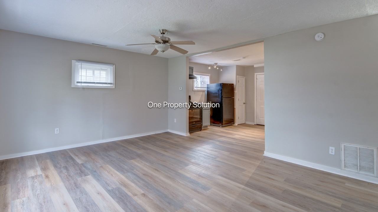 1050 Durbin St #1 - Photo 5 of 18